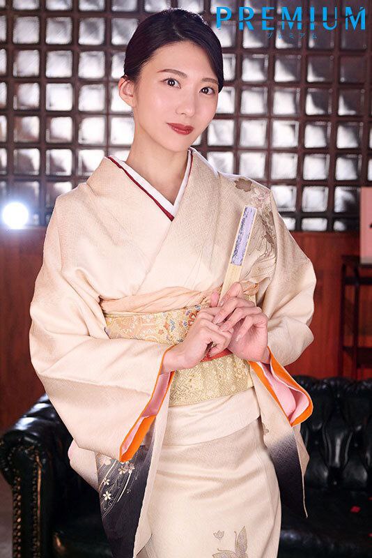 裸體模特NTR令人震驚的妻子與她的老闆Yuka Oshima羞辱溺水的出軌視頻
